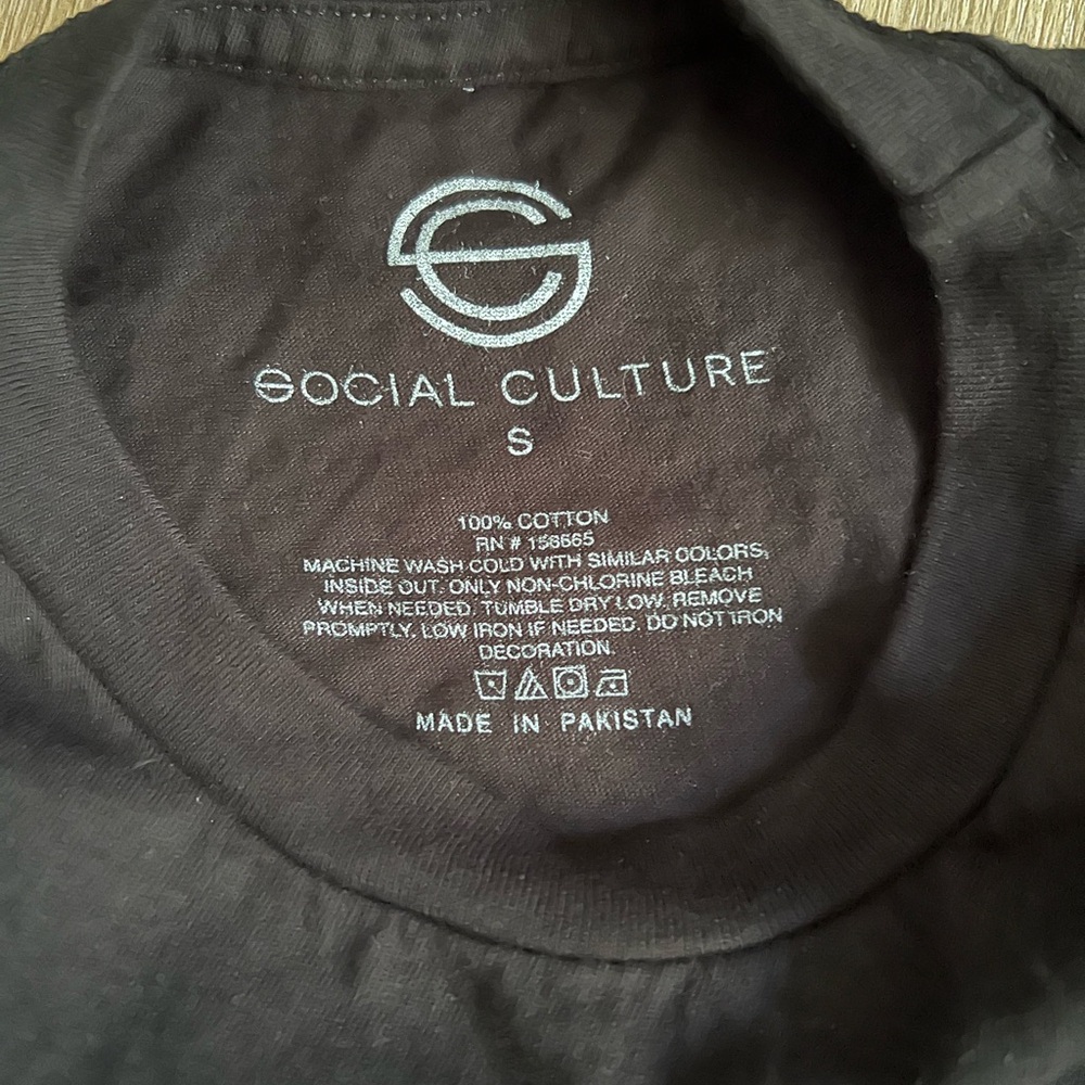 SOCIAL CULTURE Ready For New Adventures Graphic Tshirt EUC - Picture 7 of 7